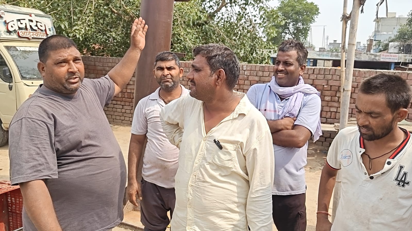 To gain applause, Nagar Palika administration issued numbers, but the solution was not done even in 15 days.
